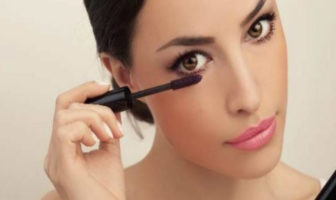 Γνωριζεις τι μπορεί να πάθεις αν δεν αφαιρείς την μάσκαρα κάθε βράδυ; Η τρομακτική περίπτωση μιας 50χρονης!