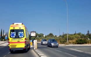16χρονη παρασύρθηκε από όχημα που ανέβηκε σε πεζοδρόμιο στην Πάφο