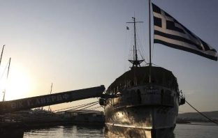 O Προκόπης Παυλόπουλος θα παρασημοφορήσει τη σημαία του θωρηκτού «Αβέρωφ»
