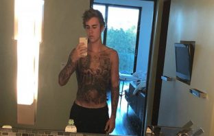 Ένα τεράστιο tattoo για τον Justin Bieber – Βίντεο