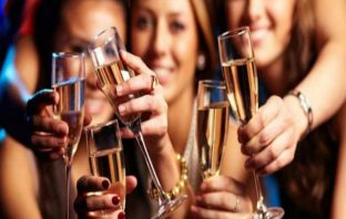 Πώς να επιβιώσεις από το «hangover» των γιορτών