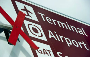 Πώς μπορείτε να διεκδικήσετε ως και 600 ευρώ αποζημίωση από τις αεροπορικές εταιρείες