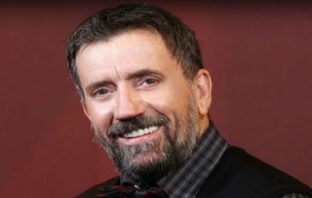 Σπύρος Παπαδόπουλος: Δείτε για πρώτη φορά την κατά 26 χρόνια νεότερη κούκλα σύντροφο του!