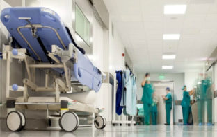 Γρίπη: «Εμβολιαστείτε» λένε οι ειδικοί, αν και τα εμβόλια θα έρθουν την άλλη βδομάδα