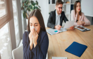Τι πρέπει να κάνετε όταν όλοι στο γραφείο είναι άρρωστοι