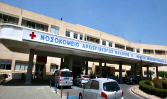 Μητέρα άρπαξε το τραυματισμένο της παιδί από το Μακάρειο και εξαφανίστηκε