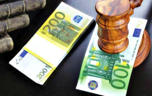 Μοίρασαν πρόστιμα σε 13 άτομα για οικογενειακό δείπνο