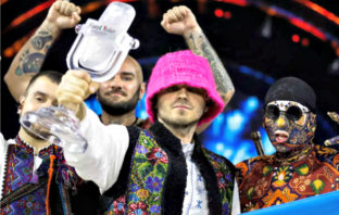 Eurovision 2022 – Ουκρανία: Οι Kalush Orchestra βγάζουν σε δημοπρασία το τρόπαιο της διοργάνωσης